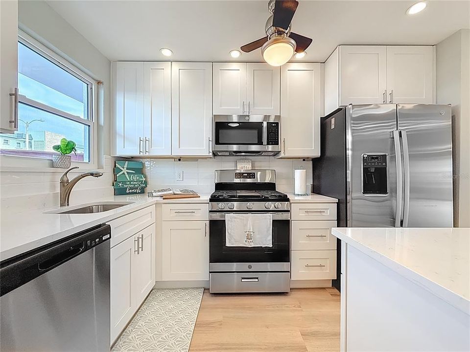 For Sale: $212,000 (1 beds, 1 baths, 1060 Square Feet)