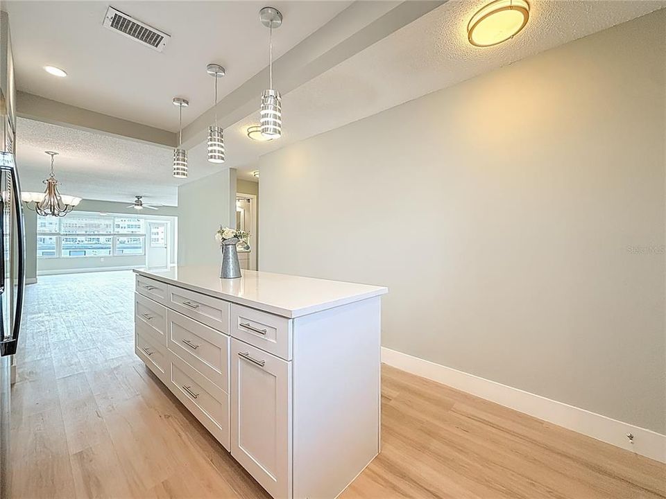 For Sale: $212,000 (1 beds, 1 baths, 1060 Square Feet)