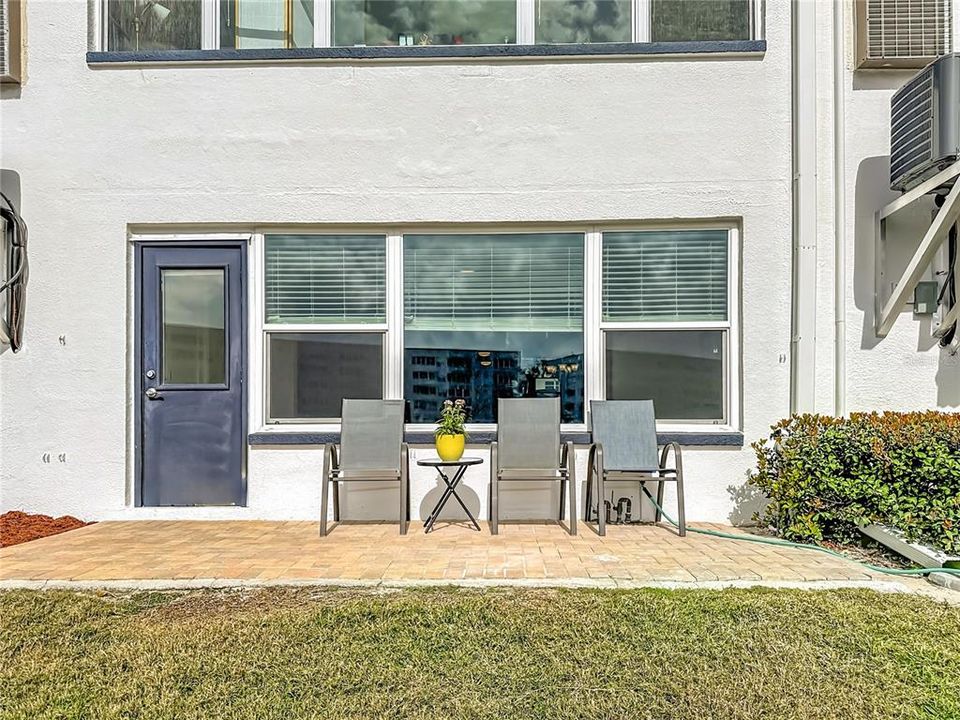 For Sale: $212,000 (1 beds, 1 baths, 1060 Square Feet)