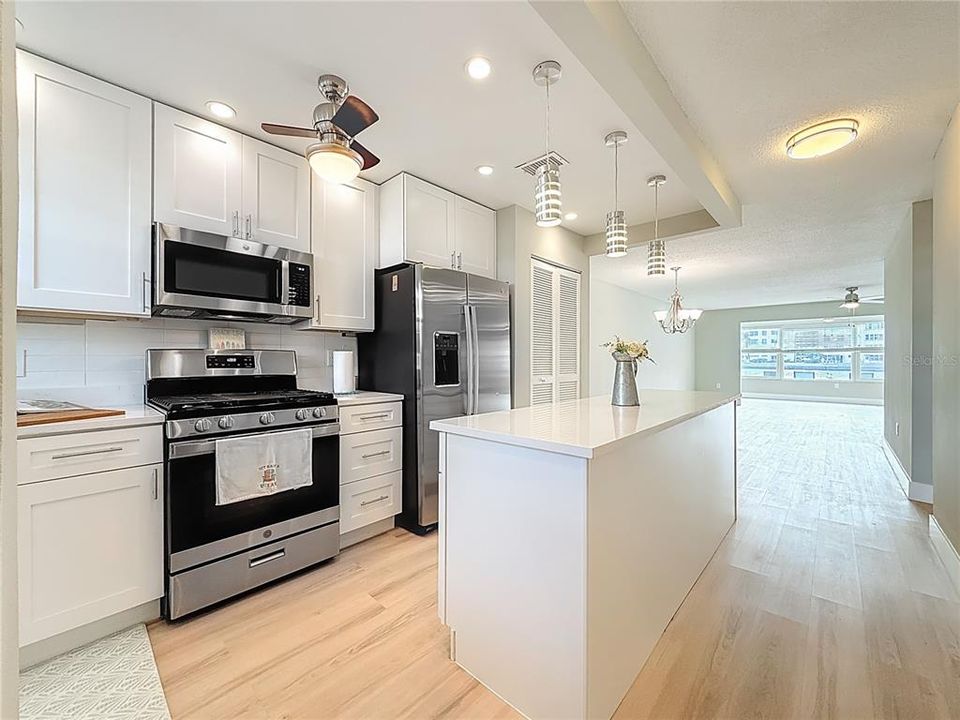 For Sale: $212,000 (1 beds, 1 baths, 1060 Square Feet)