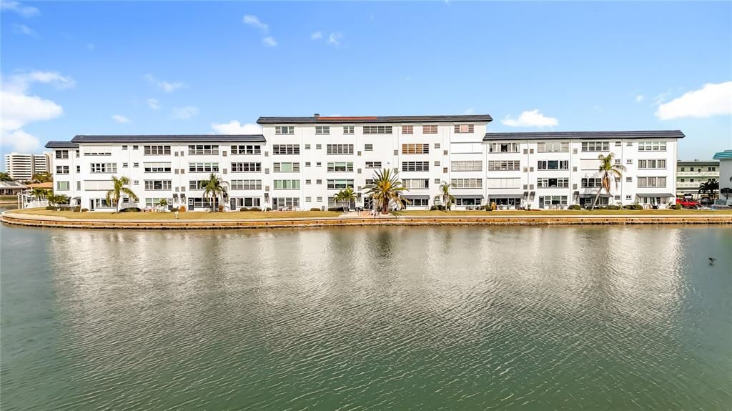 For Sale: $212,000 (1 beds, 1 baths, 1060 Square Feet)