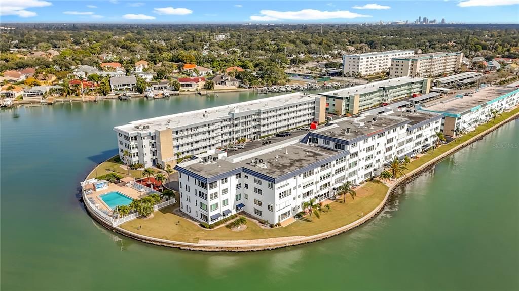 For Sale: $212,000 (1 beds, 1 baths, 1060 Square Feet)