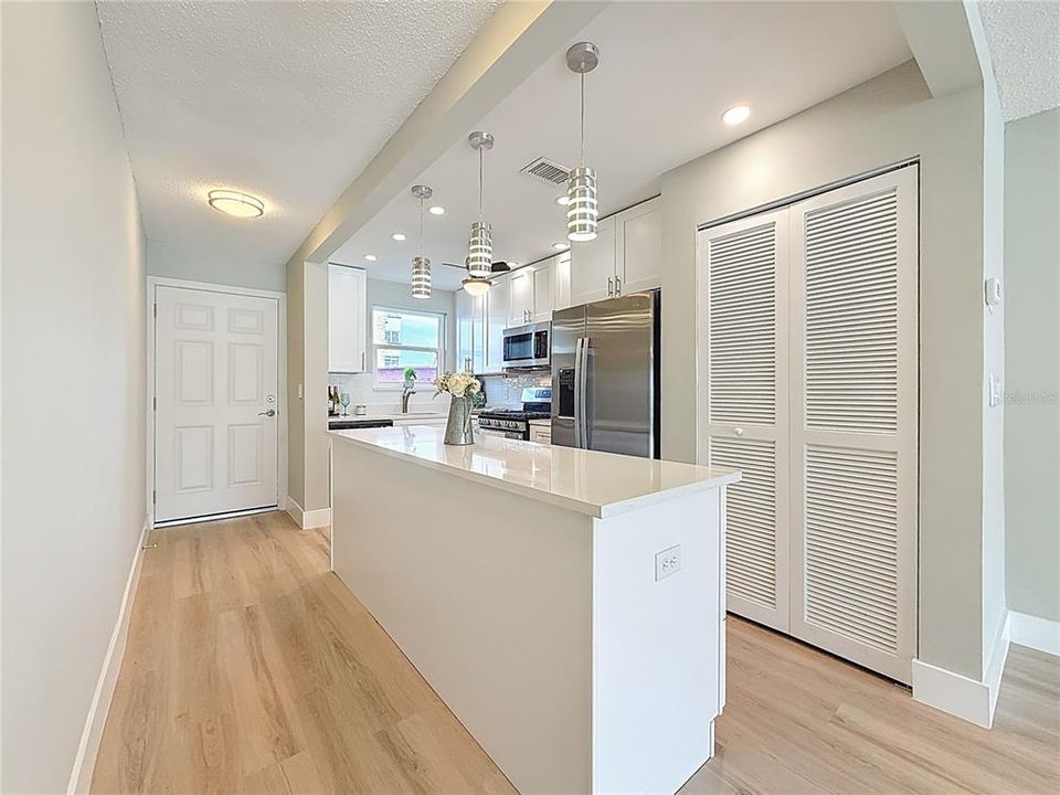 For Sale: $212,000 (1 beds, 1 baths, 1060 Square Feet)