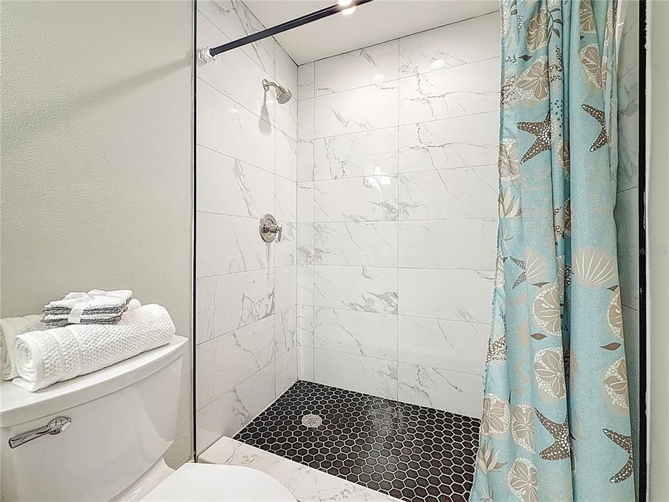 For Sale: $212,000 (1 beds, 1 baths, 1060 Square Feet)