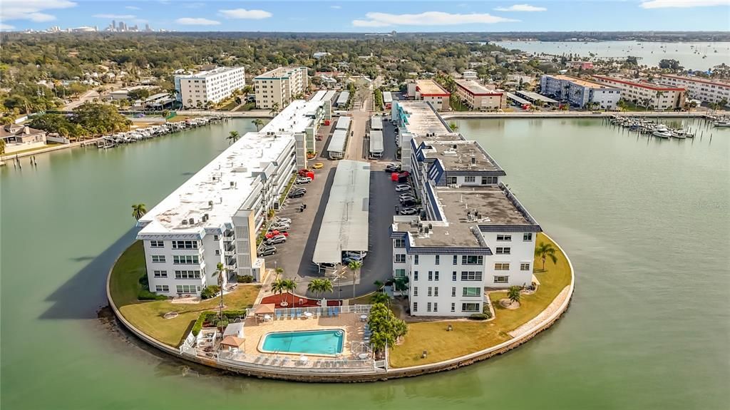 For Sale: $212,000 (1 beds, 1 baths, 1060 Square Feet)