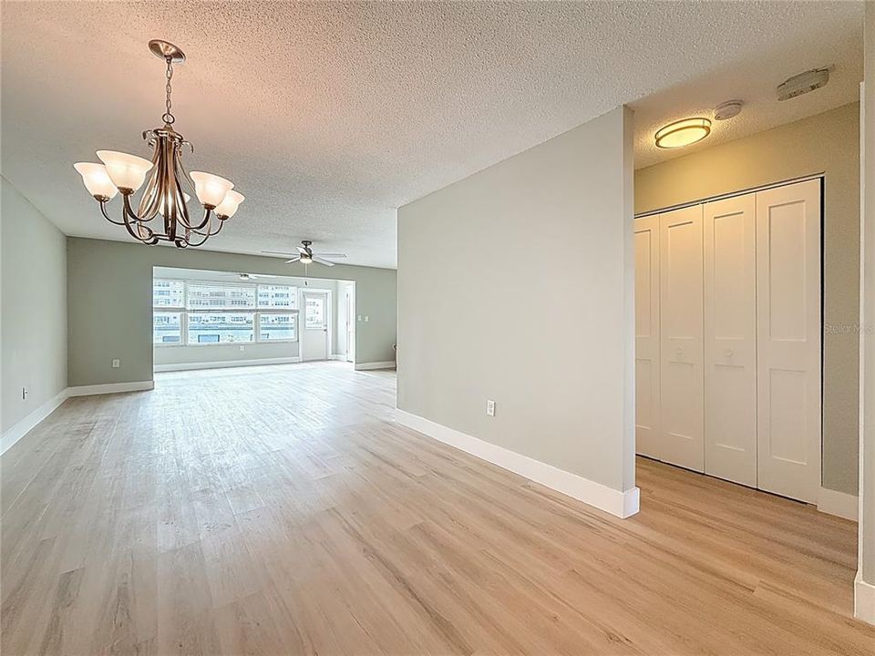 For Sale: $212,000 (1 beds, 1 baths, 1060 Square Feet)