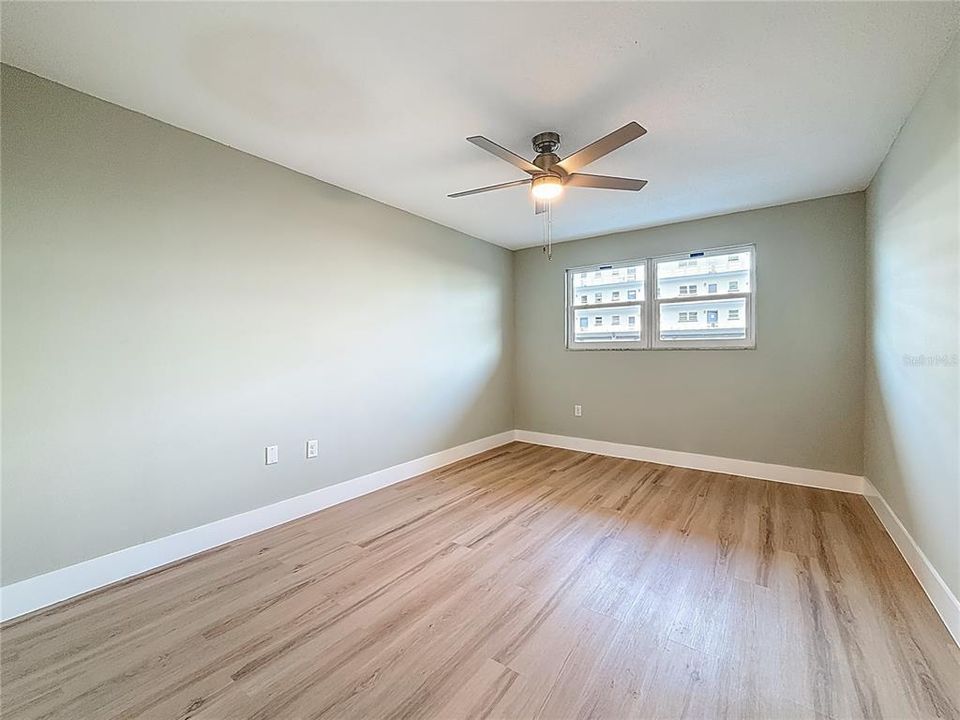 For Sale: $212,000 (1 beds, 1 baths, 1060 Square Feet)