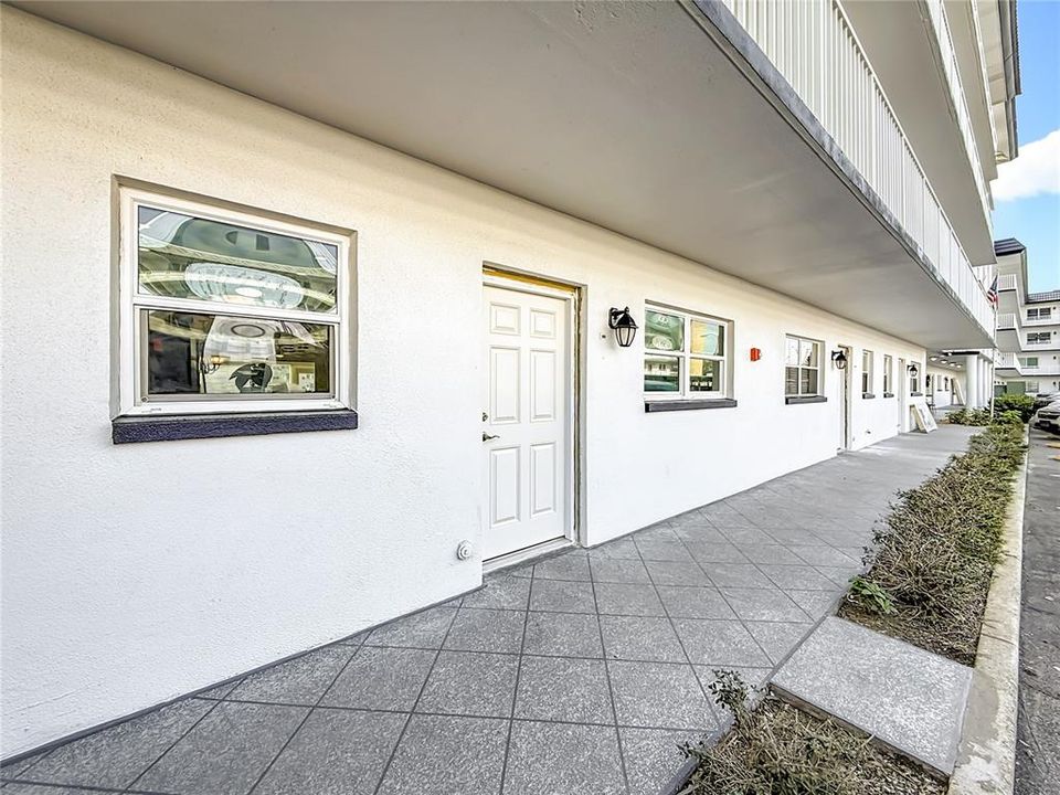 For Sale: $212,000 (1 beds, 1 baths, 1060 Square Feet)