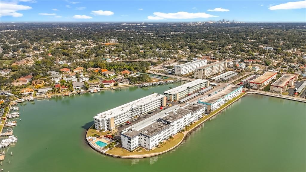 For Sale: $212,000 (1 beds, 1 baths, 1060 Square Feet)