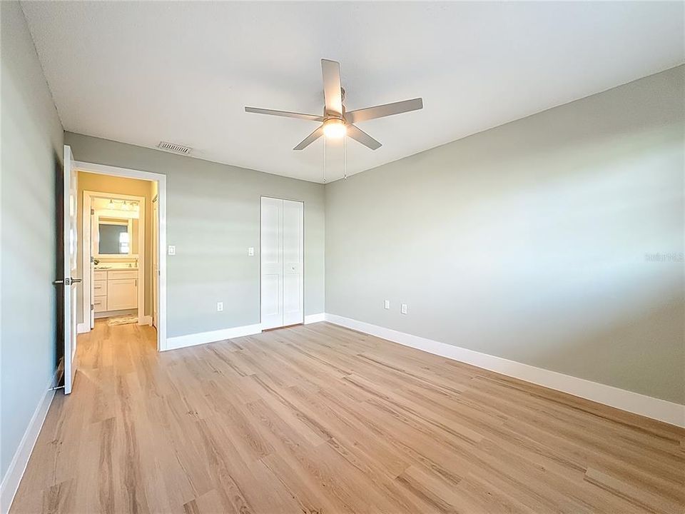 For Sale: $212,000 (1 beds, 1 baths, 1060 Square Feet)