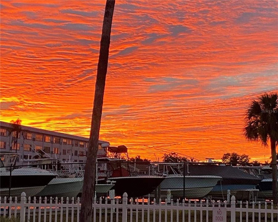 For Sale: $212,000 (1 beds, 1 baths, 1060 Square Feet)