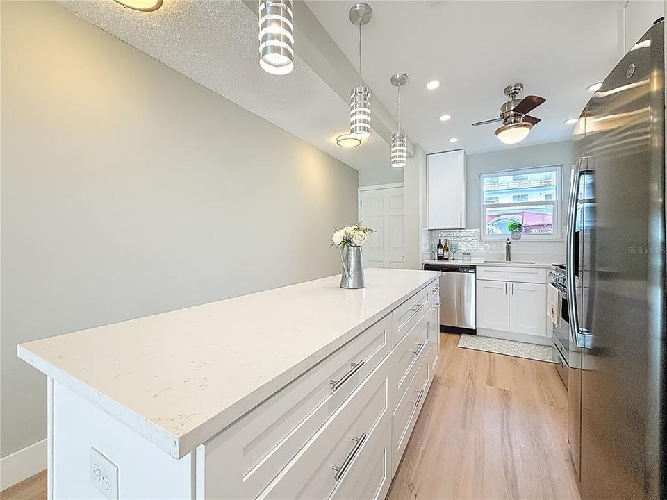 For Sale: $212,000 (1 beds, 1 baths, 1060 Square Feet)