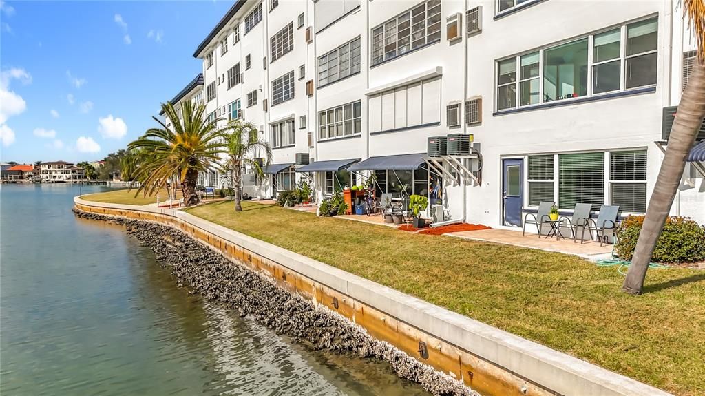 For Sale: $212,000 (1 beds, 1 baths, 1060 Square Feet)