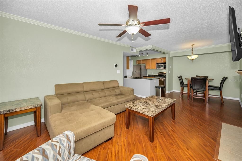 For Sale: $204,900 (2 beds, 2 baths, 1121 Square Feet)