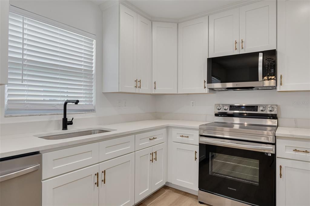 For Sale: $949,900 (6 beds, 0 baths, 3097 Square Feet)