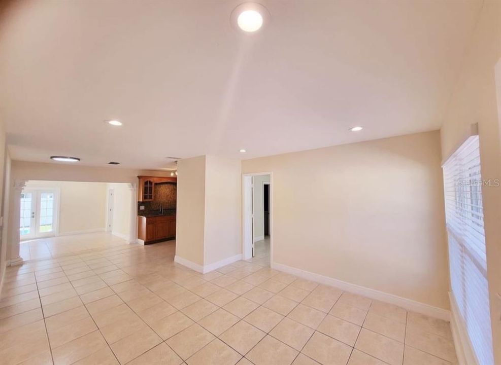 For Sale: $595,000 (5 beds, 3 baths, 2000 Square Feet)