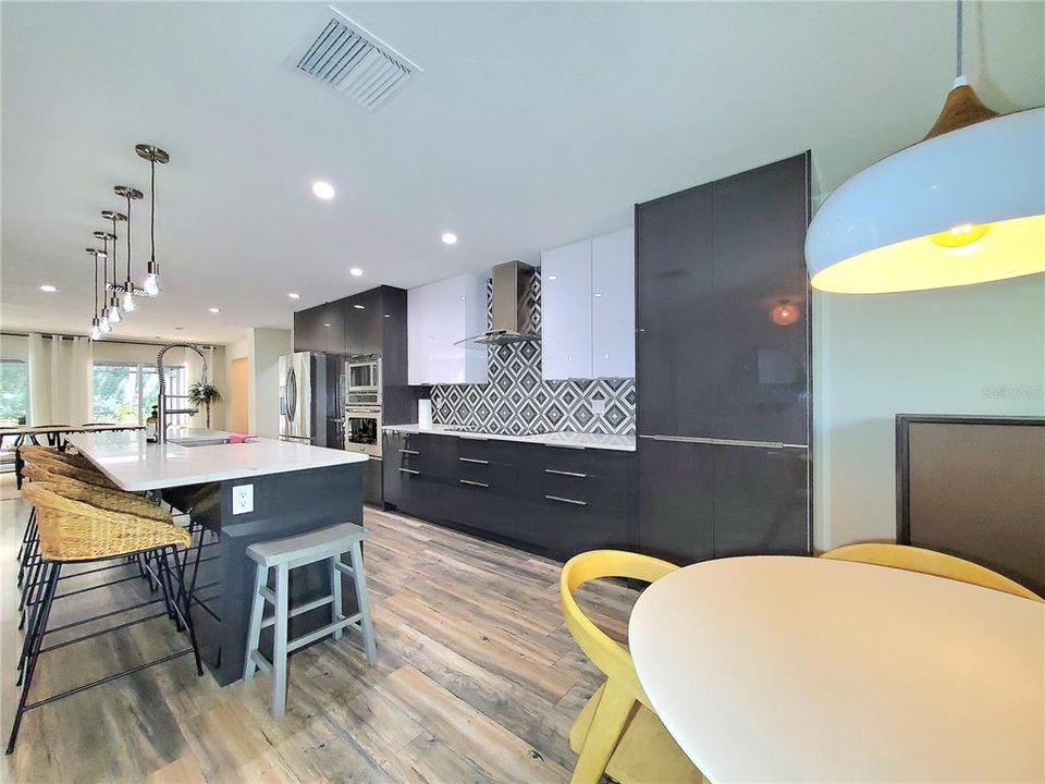 En Renta: $3,995 (4 camas, 3 baños, 2404 Pies cuadrados)