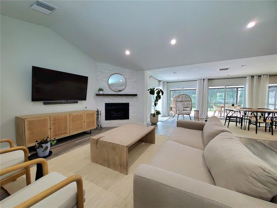 En Renta: $3,995 (4 camas, 3 baños, 2404 Pies cuadrados)