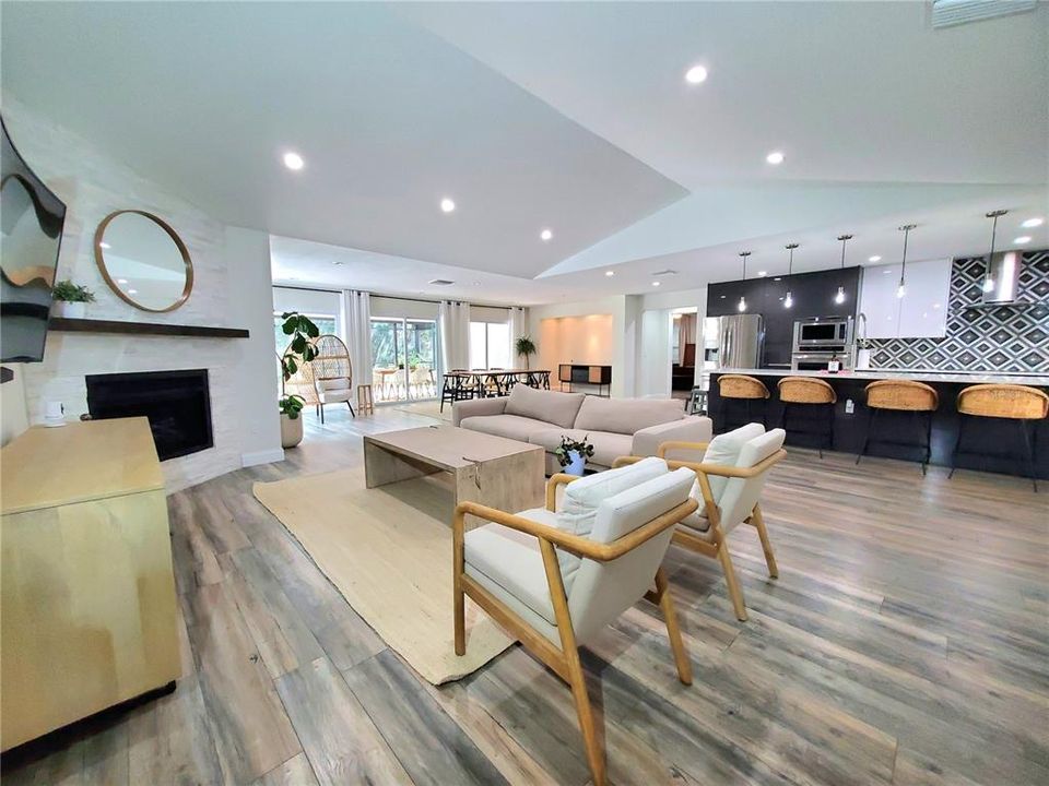 En Renta: $3,995 (4 camas, 3 baños, 2404 Pies cuadrados)