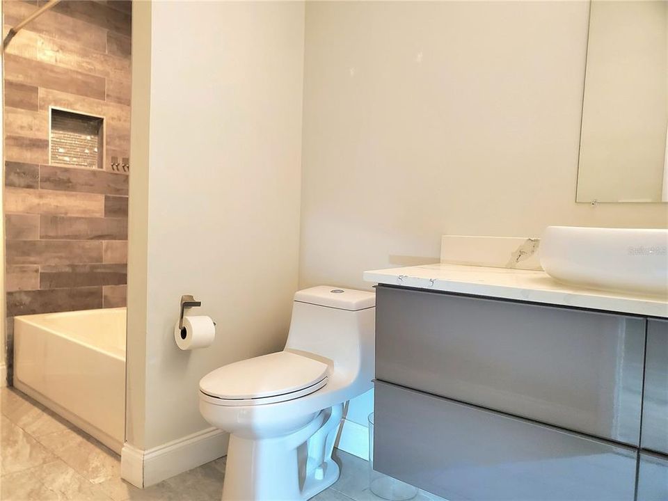 En Renta: $3,995 (4 camas, 3 baños, 2404 Pies cuadrados)