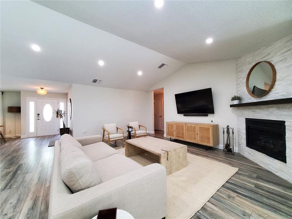 En Renta: $3,995 (4 camas, 3 baños, 2404 Pies cuadrados)