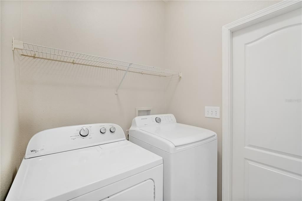 На продажу: $325,000 (3 спален, 2 ванн, 2136 Квадратных фут)