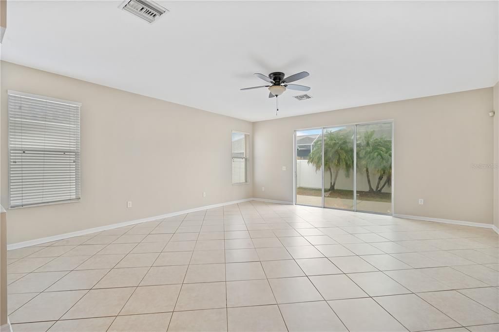 На продажу: $325,000 (3 спален, 2 ванн, 2136 Квадратных фут)