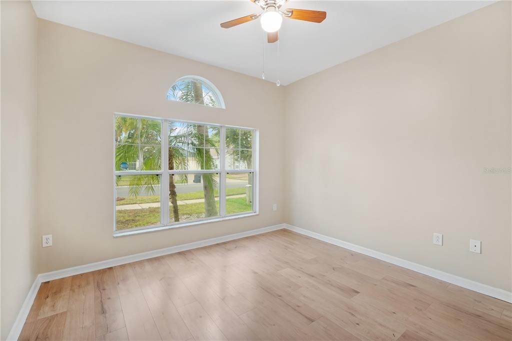 На продажу: $325,000 (3 спален, 2 ванн, 2136 Квадратных фут)