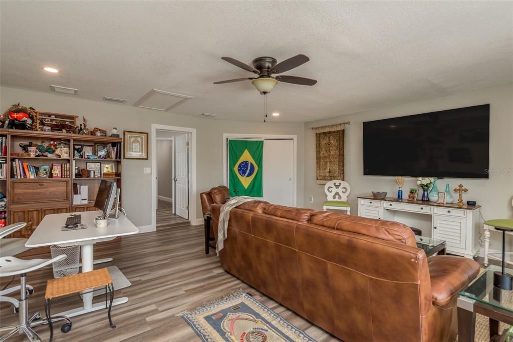 For Rent: $4,800 (5 beds, 3 baths, 3065 Square Feet)