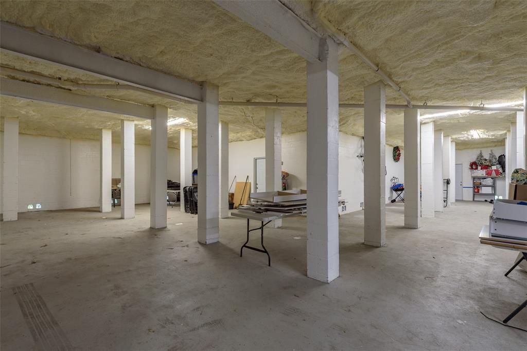 For Rent: $4,800 (5 beds, 3 baths, 3065 Square Feet)