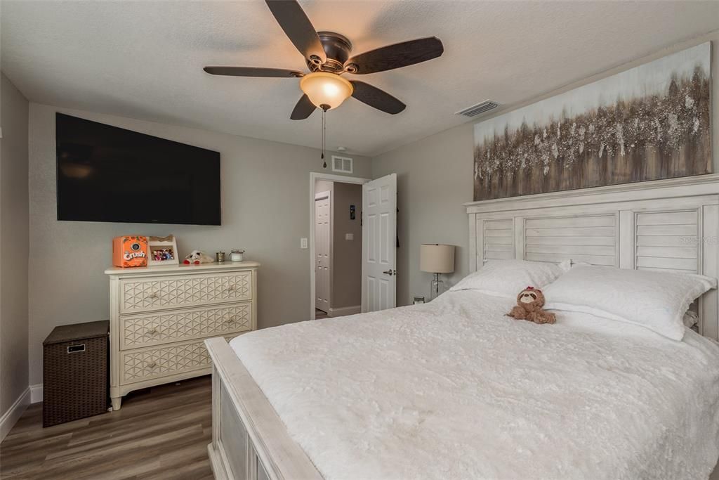 For Rent: $4,800 (5 beds, 3 baths, 3065 Square Feet)