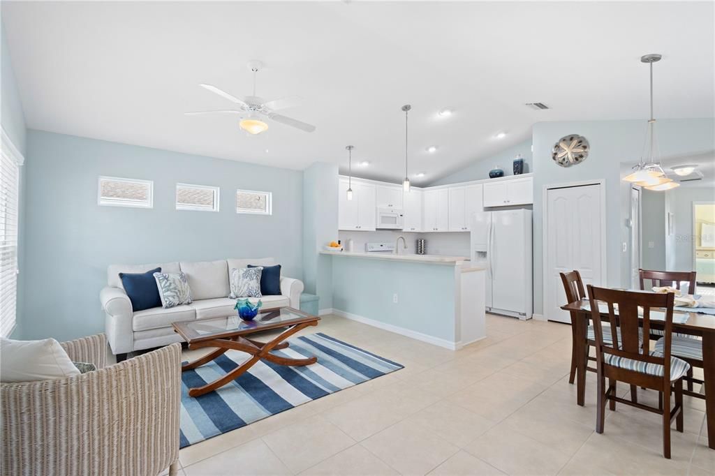 На продажу: $299,000 (2 спален, 2 ванн, 1080 Квадратных фут)