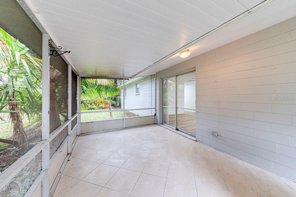 En Venta: $255,000 (2 camas, 2 baños, 912 Pies cuadrados)