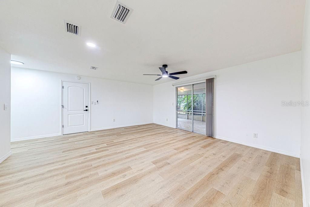 En Venta: $255,000 (2 camas, 2 baños, 912 Pies cuadrados)