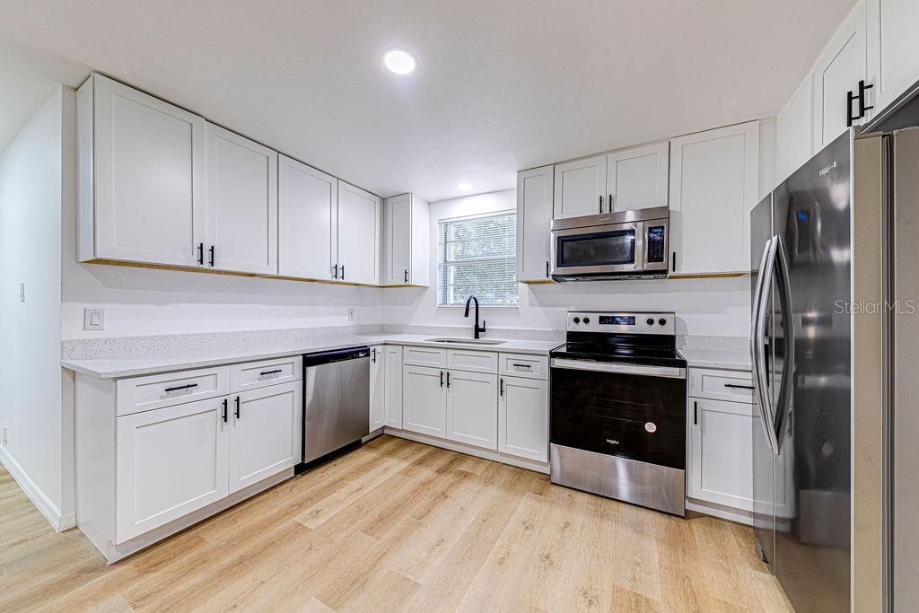 En Venta: $255,000 (2 camas, 2 baños, 912 Pies cuadrados)