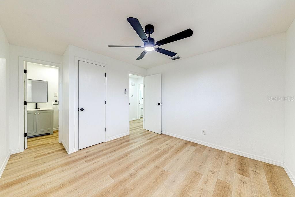 En Venta: $255,000 (2 camas, 2 baños, 912 Pies cuadrados)