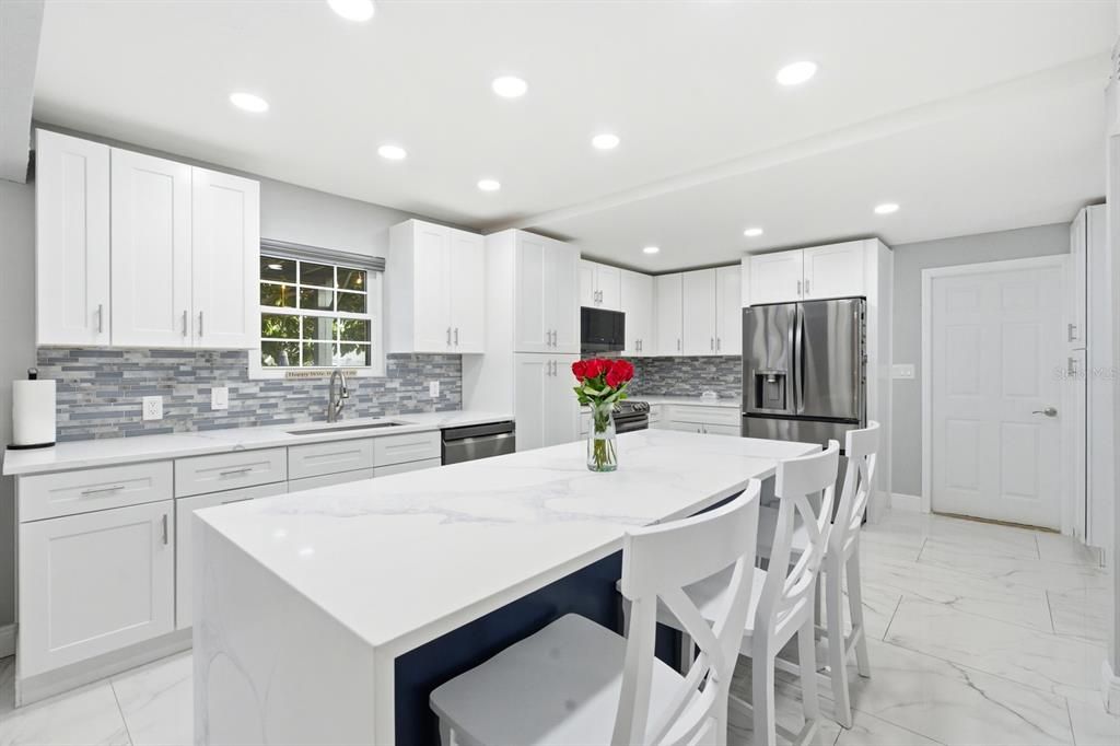 На продажу: $775,000 (6 спален, 3 ванн, 3260 Квадратных фут)