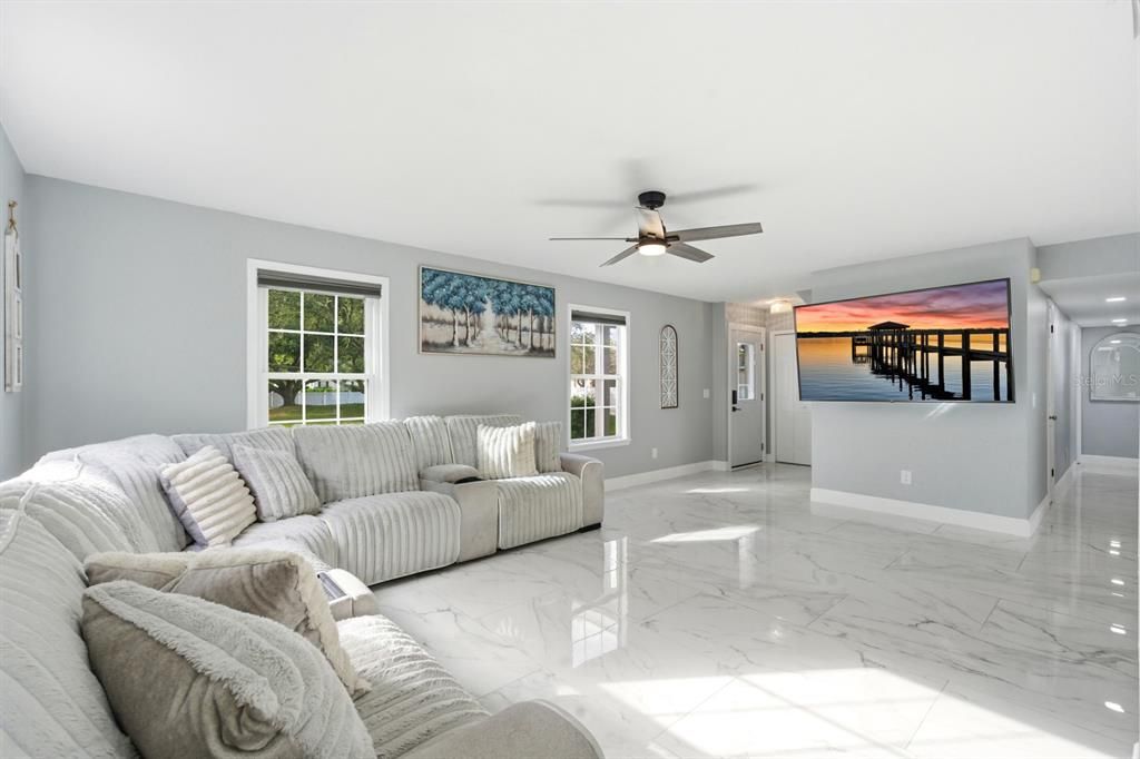 На продажу: $775,000 (6 спален, 3 ванн, 3260 Квадратных фут)