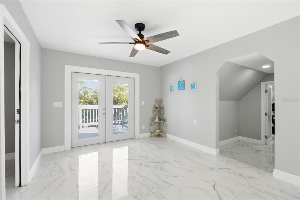 На продажу: $775,000 (6 спален, 3 ванн, 3260 Квадратных фут)