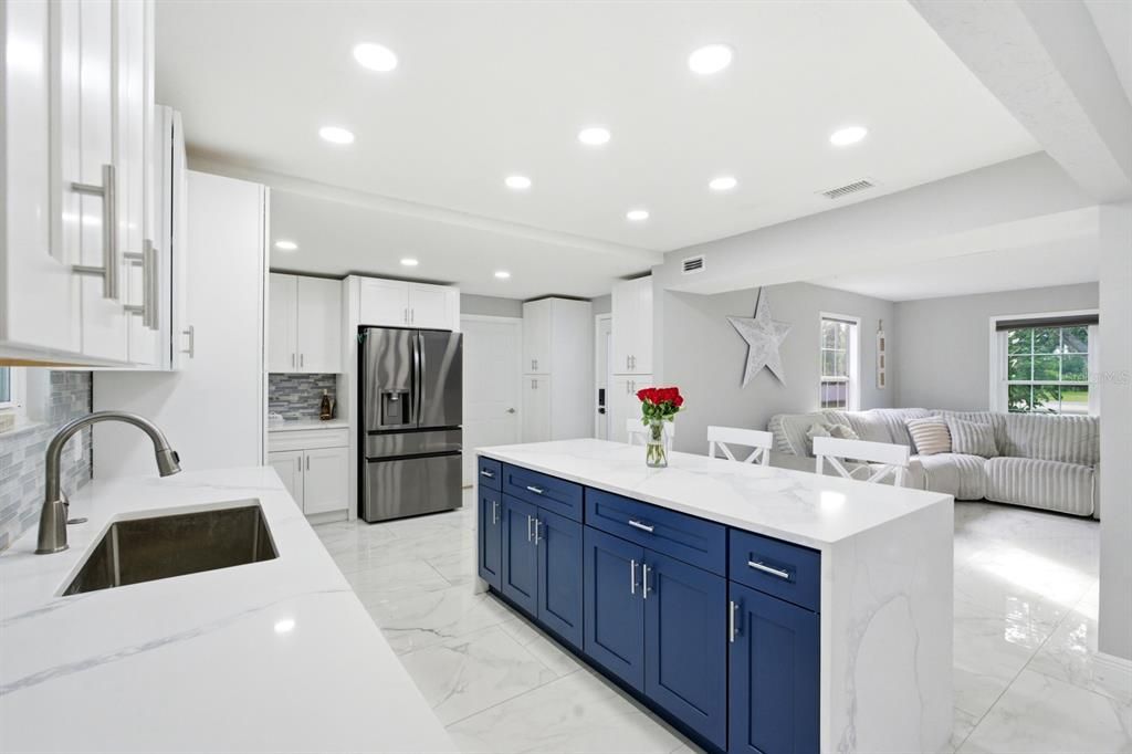 На продажу: $775,000 (6 спален, 3 ванн, 3260 Квадратных фут)