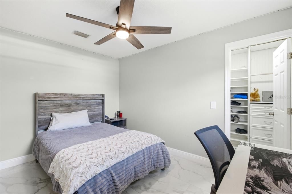 На продажу: $775,000 (6 спален, 3 ванн, 3260 Квадратных фут)