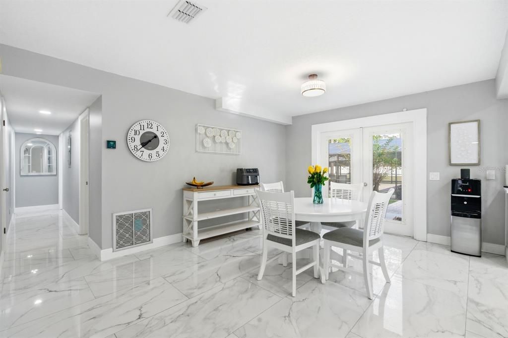 На продажу: $775,000 (6 спален, 3 ванн, 3260 Квадратных фут)