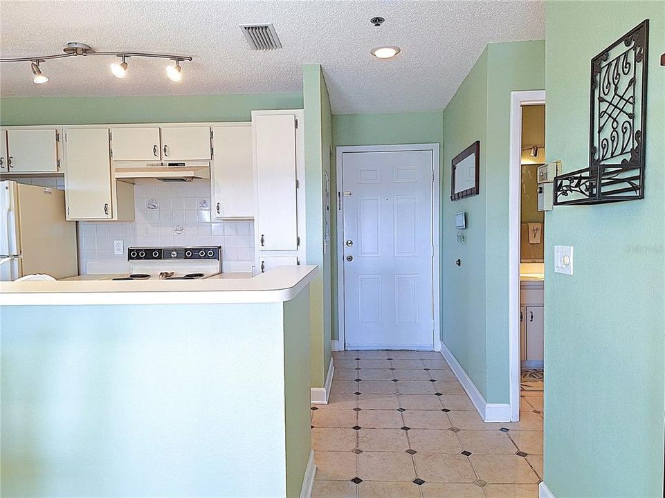 For Rent: $1,600 (1 beds, 1 baths, 680 Square Feet)