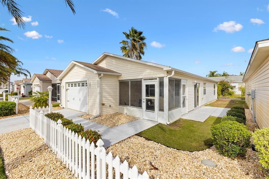 For Sale: $285,000 (2 beds, 2 baths, 1156 Square Feet)