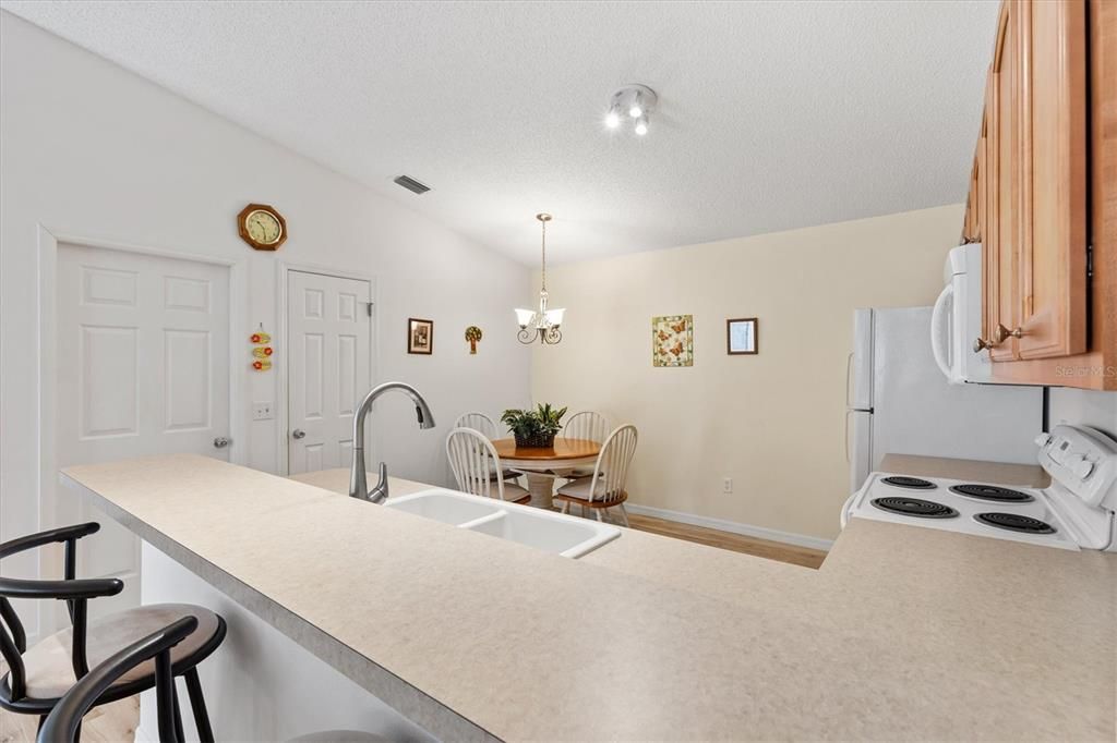 For Sale: $285,000 (2 beds, 2 baths, 1156 Square Feet)