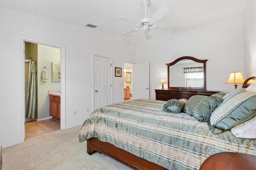 For Sale: $285,000 (2 beds, 2 baths, 1156 Square Feet)