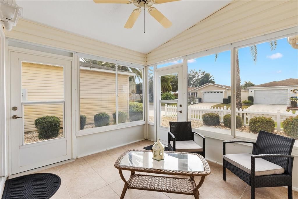 For Sale: $285,000 (2 beds, 2 baths, 1156 Square Feet)