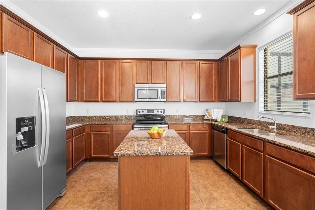 En Venta: $585,000 (4 camas, 2 baños, 2946 Pies cuadrados)