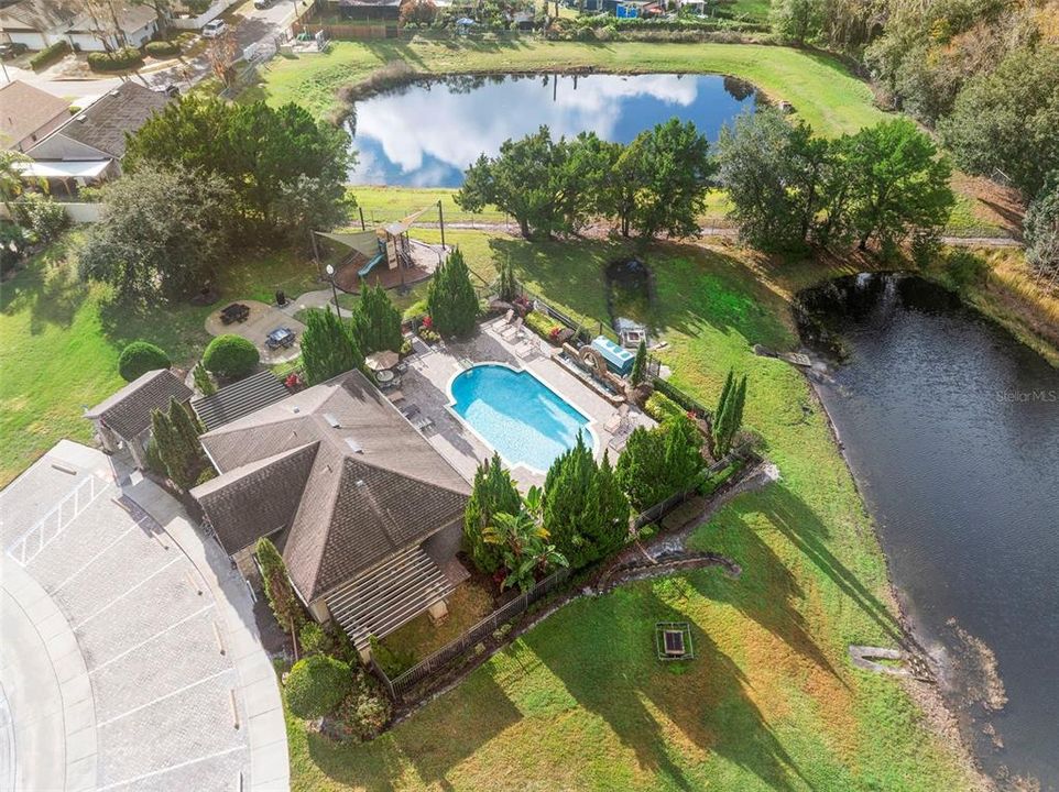 En Venta: $585,000 (4 camas, 2 baños, 2946 Pies cuadrados)