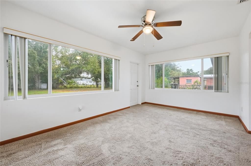 En Venta: $325,000 (3 camas, 2 baños, 1301 Pies cuadrados)